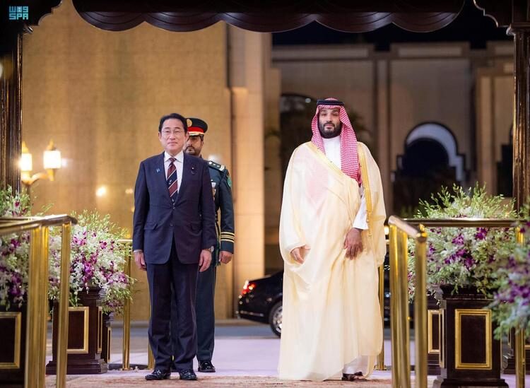 ولي العهد يستقبل رئيس وزراء اليابان ويعقدان جلسة مباحثات رسمية