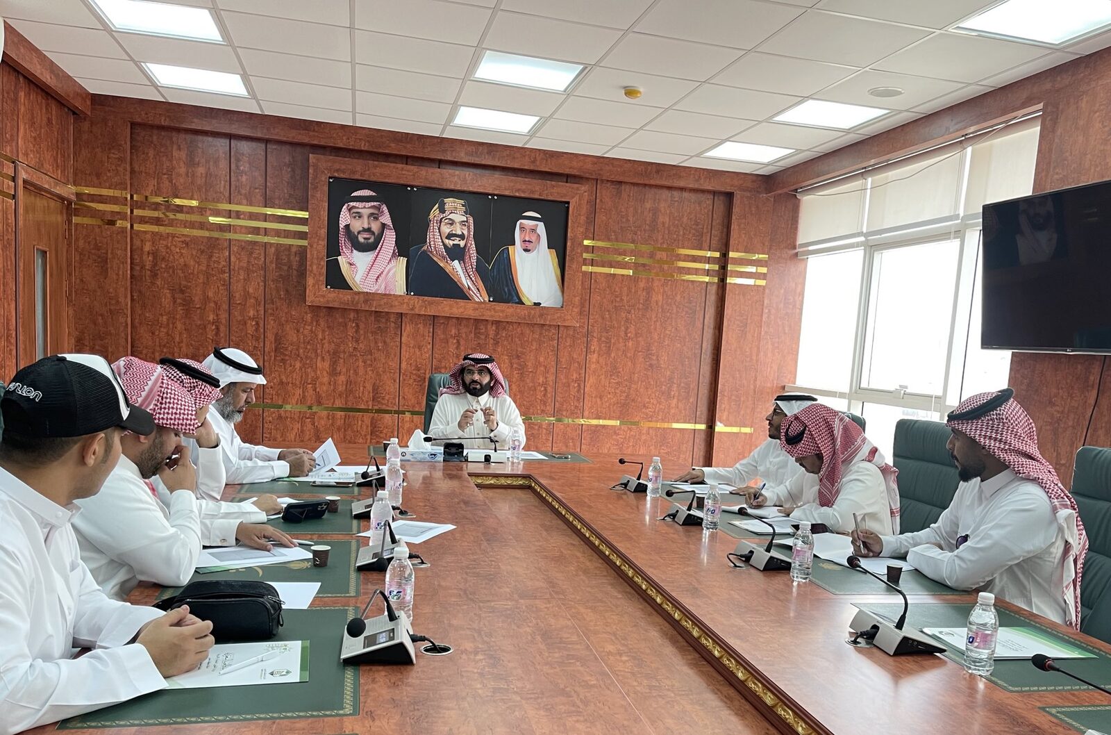 بلدية بلقرن تناقش تطوير المقابر في المحافظة